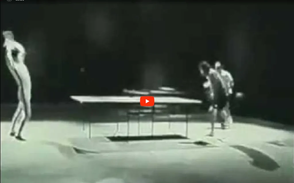 Bruce Lee jugando