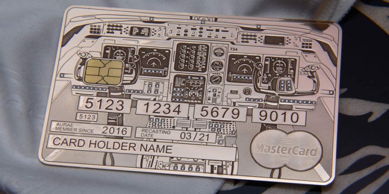 tarjetas de crédito hechas de oro