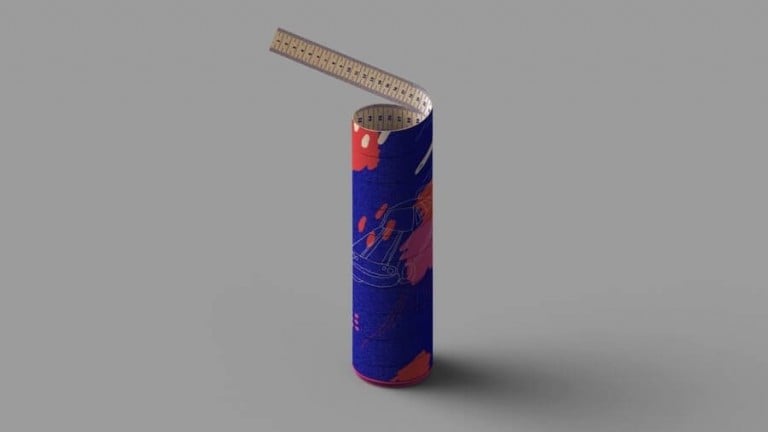 Tubo utilizado como empaque para playeras
